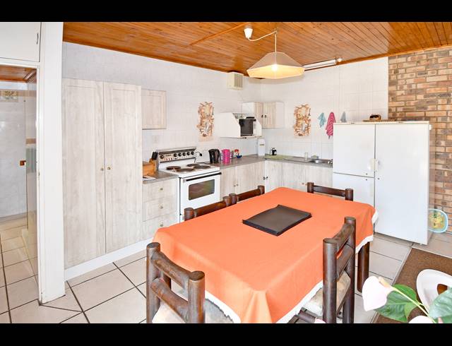 5 BEDROOM HOUSE FOR SALE IN CROSBY